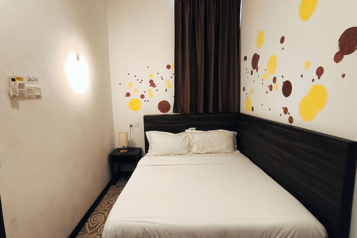 Room 33 of 76