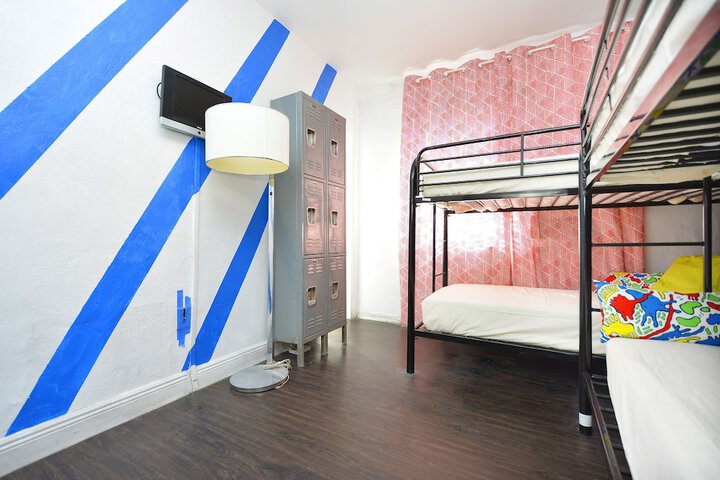 Room 14 of 33