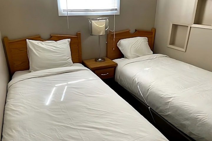 Room 10 of 176