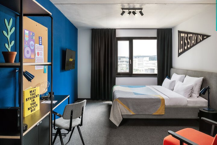 Room 7 of 146