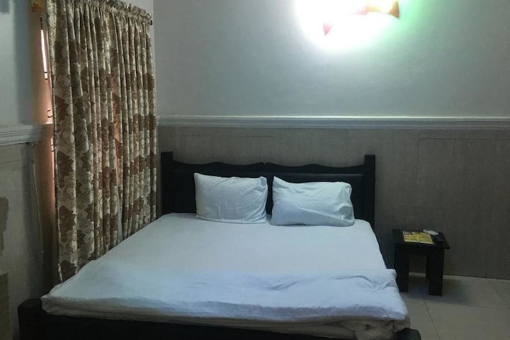 Room 9 of 17