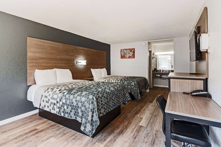1 Queen Bed (14 of 27)