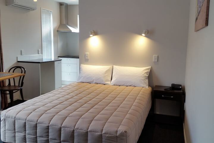 Room 16 of 40