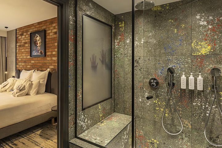 Room 21 of 43