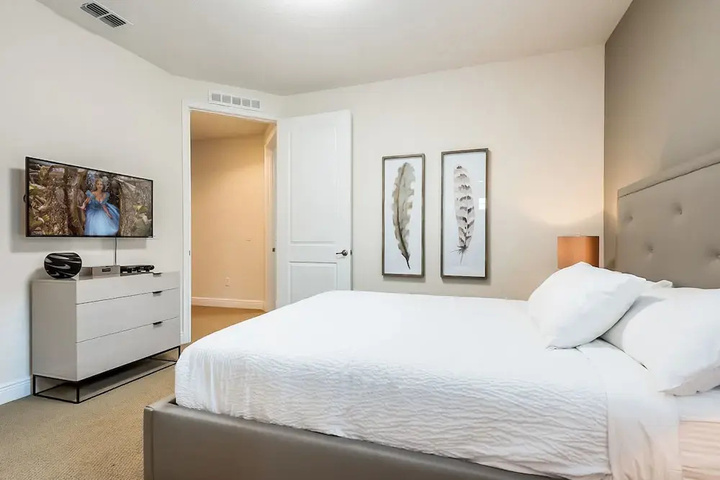 Room 5 of 19