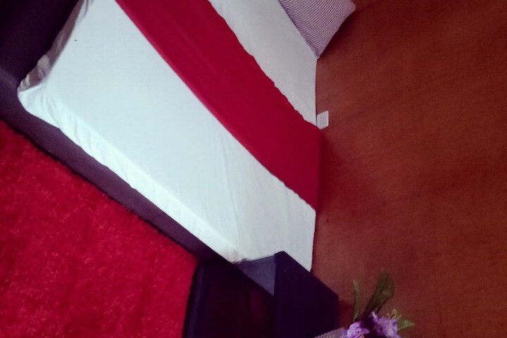 Room 1 of 2