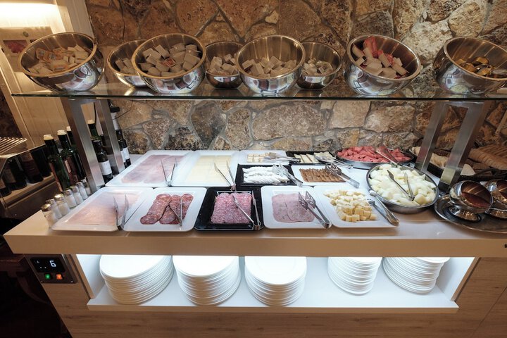 Dining 55 of 65