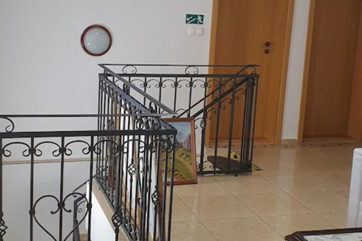 Room 9 of 25