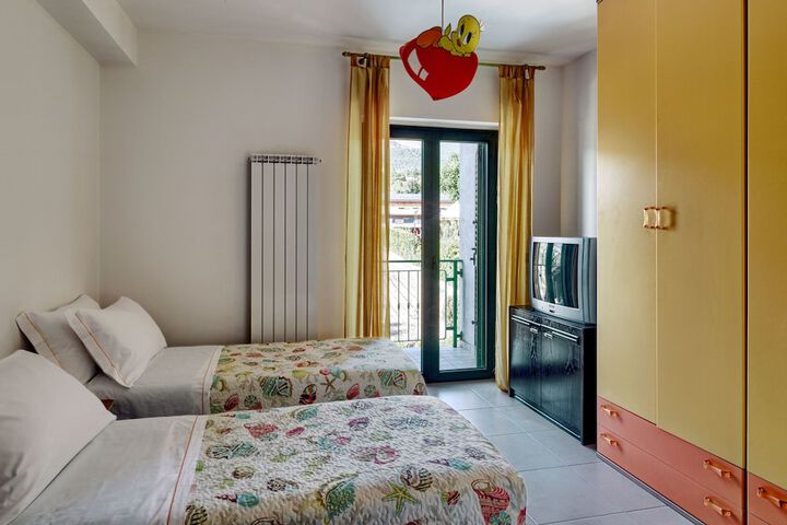 Room 3 of 39