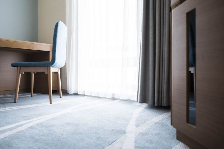Room 11 of 27