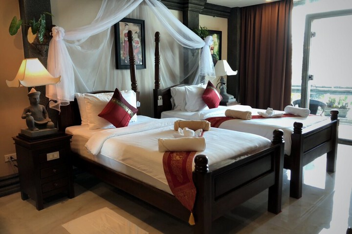 Room 44 of 48