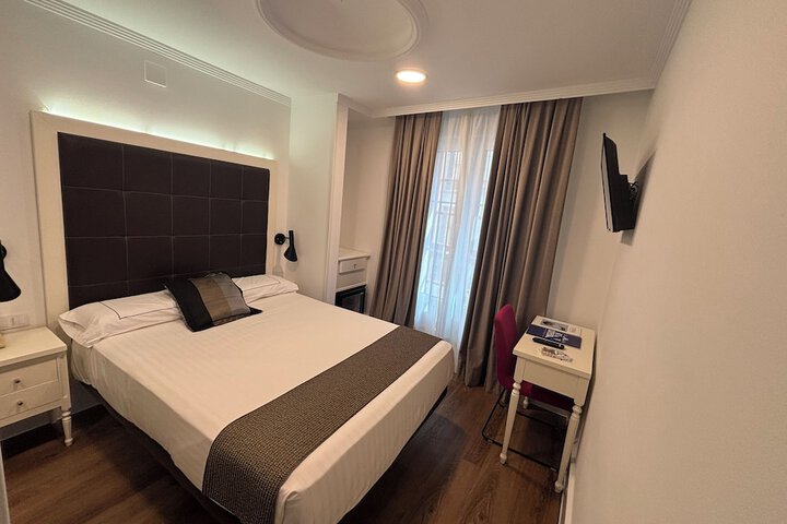 Room 9 of 36