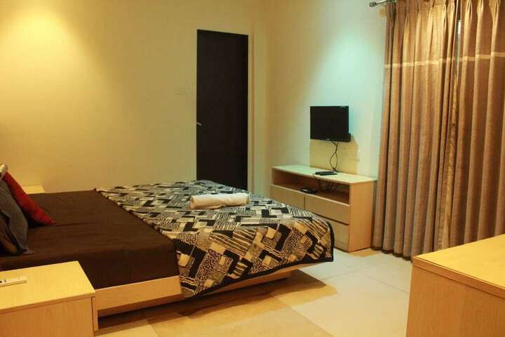 Room 4 of 10