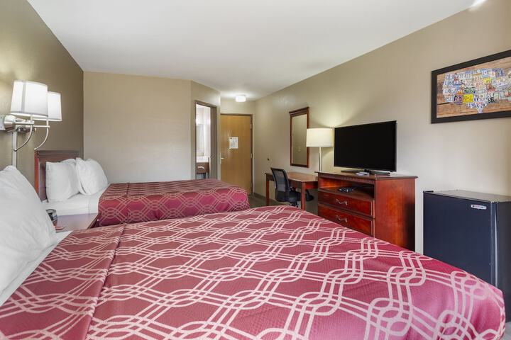 1 Queen Bed (9 of 12)