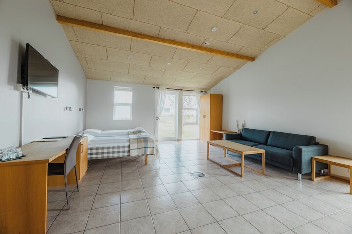Room 15 of 103