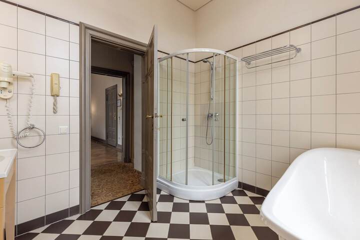 Room 44 of 75