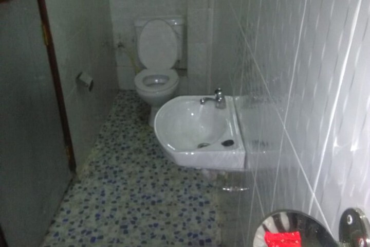 Room 12 of 24