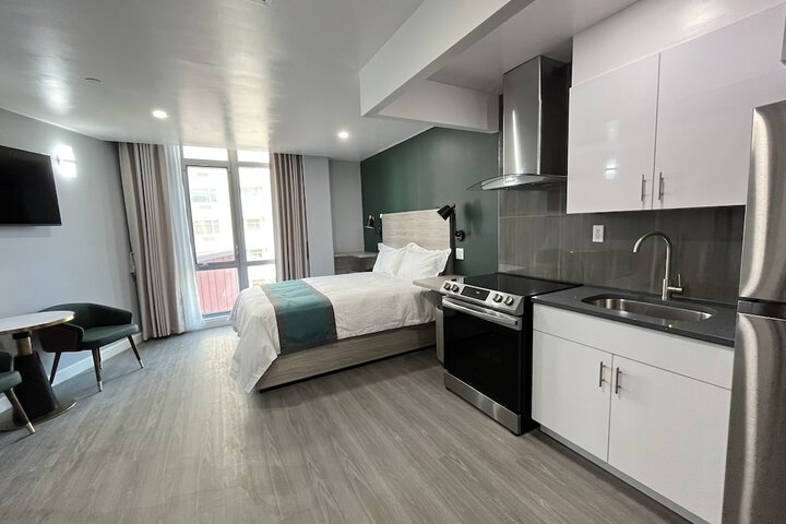 Comfort Queen Bed (1 of 11)