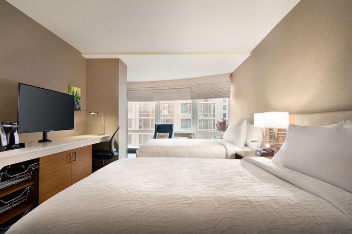 Double Accessible King Size Bed (1 of 9)