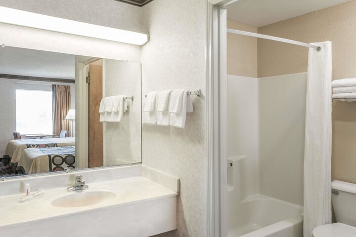 2 Double Beds (12 of 12)