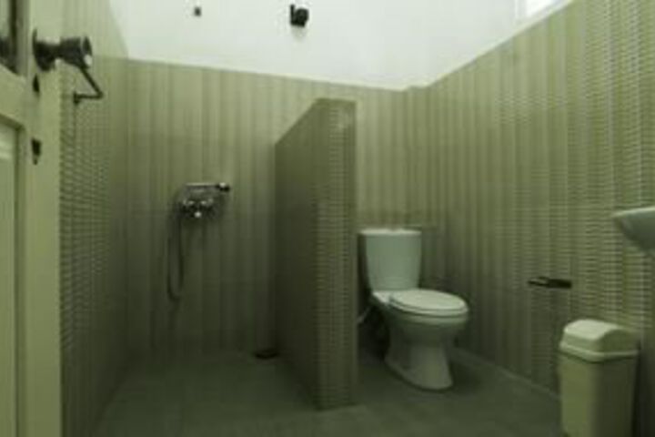 Room 3 of 20