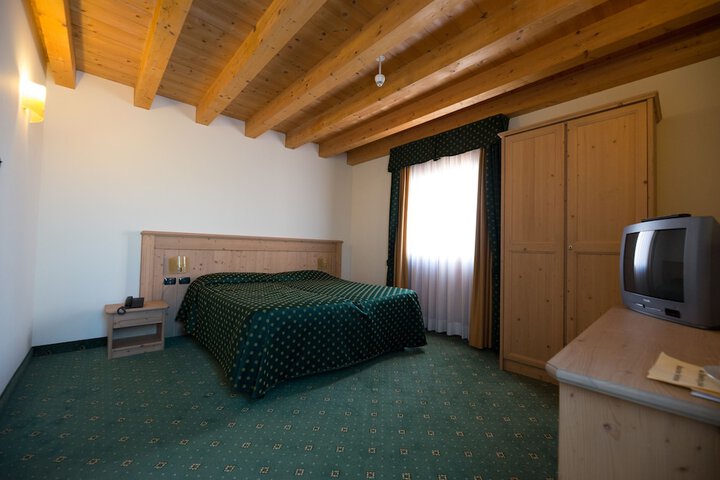 Room 17 of 46