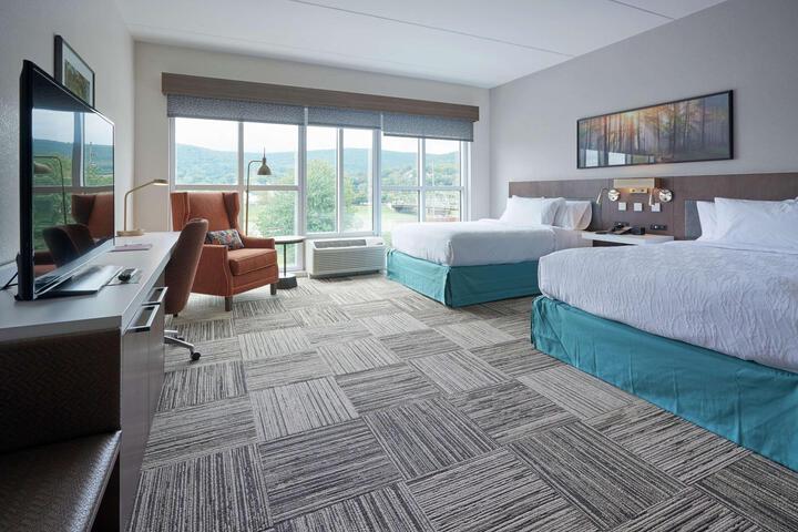 2 Queen Beds (5 of 9)