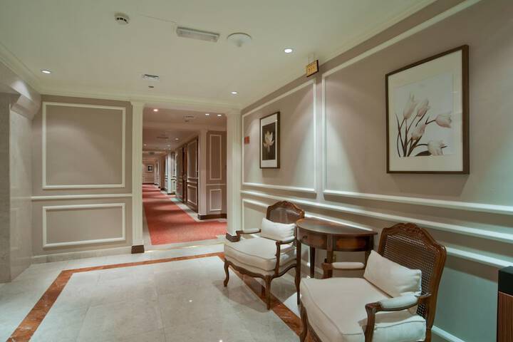 Ballroom/Hall 70 of 75