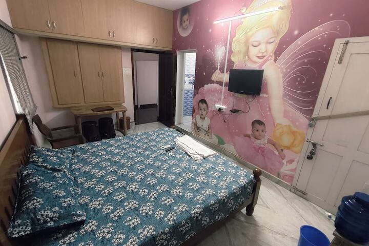 Room 7 of 12