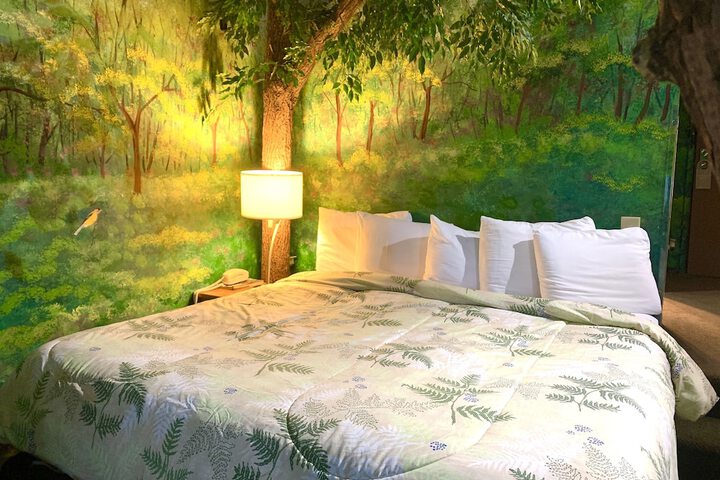Blue King Bed Main Floor (152 of 180)