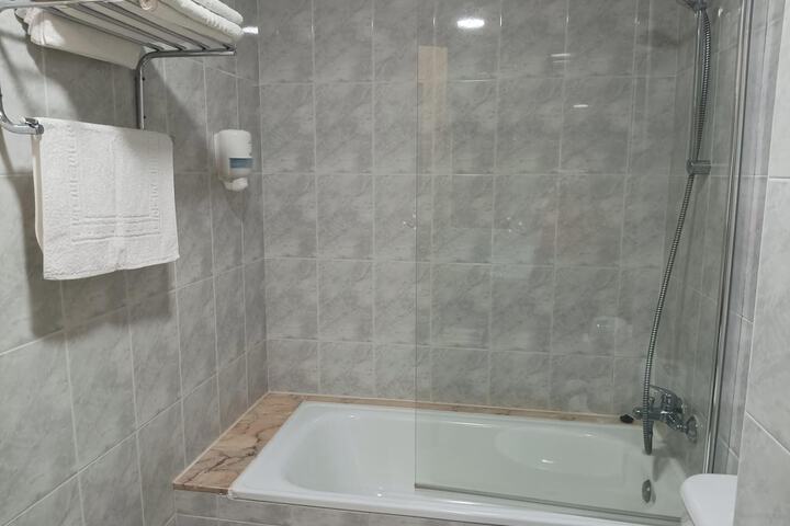 Room 2 of 6