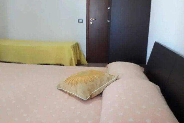 Room 2 of 17