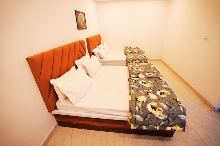 Room 7 of 18