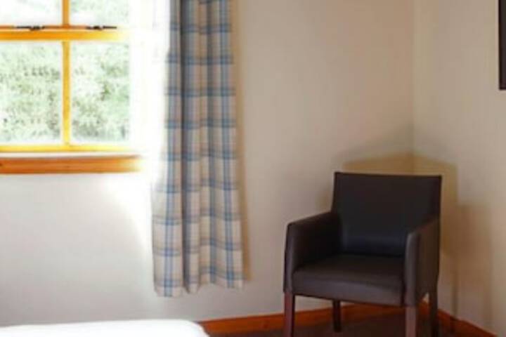 Room 10 of 16