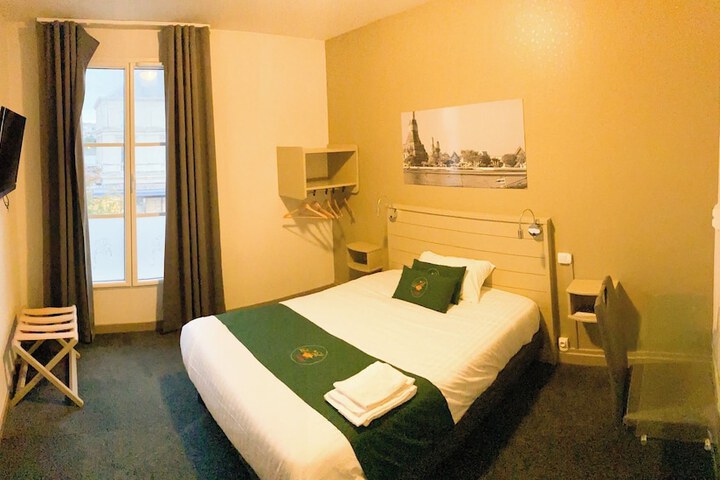 Room 8 of 11