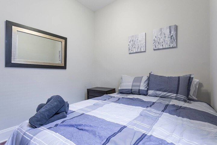 Room 4 of 18