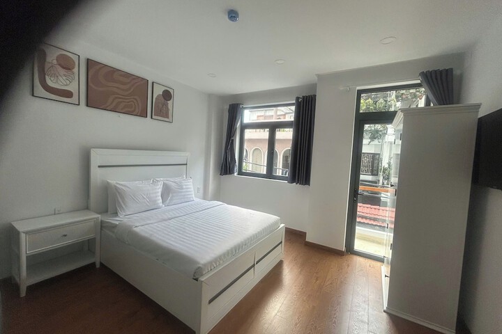 Room 5 of 14