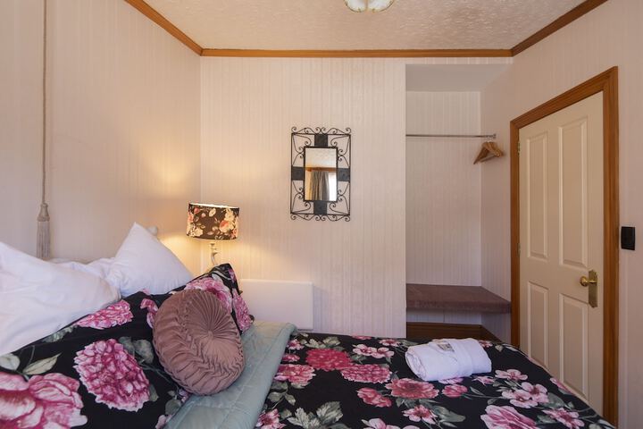 Room 5 of 65