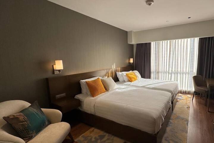 Room 6 of 17
