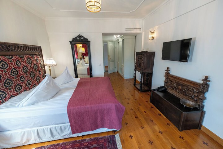 Room 6 of 37