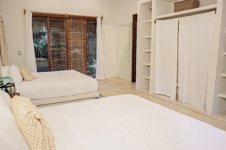 Room 8 of 161