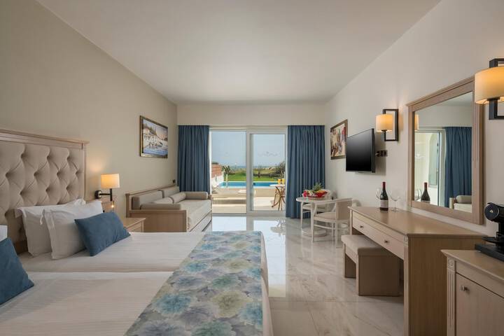 Room 114 of 340