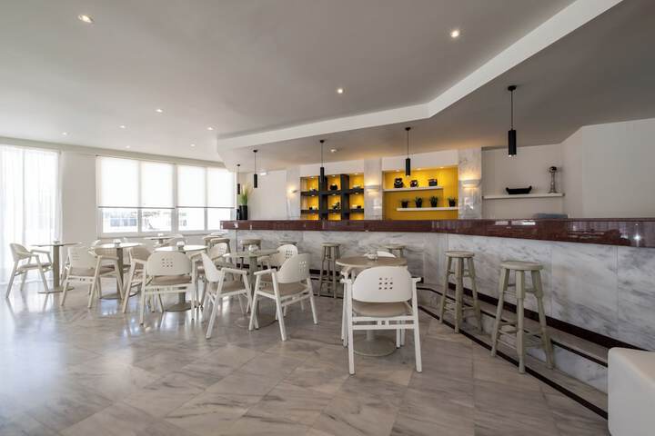Entrance & Lobby