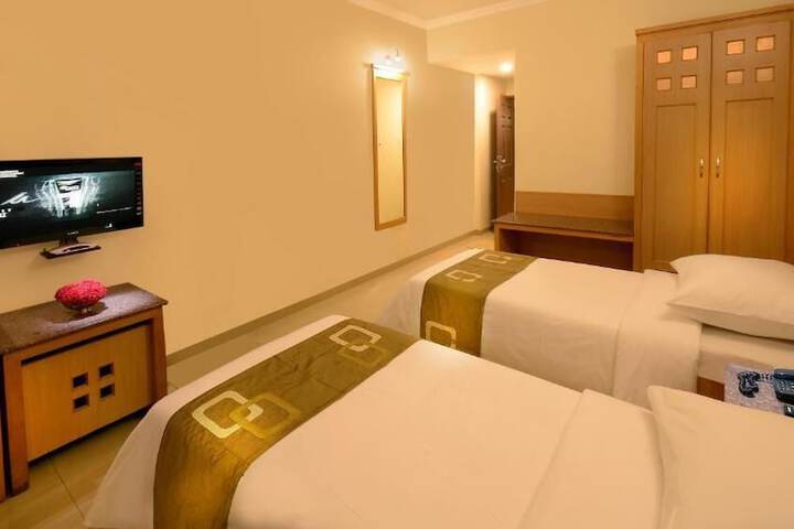 Room 12 of 33