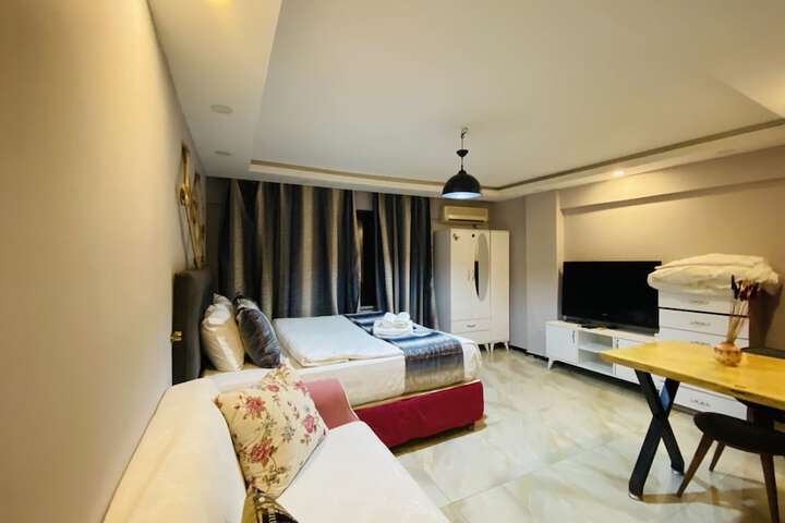 Room 10 of 32