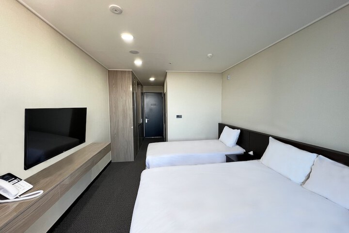 Room 17 of 23