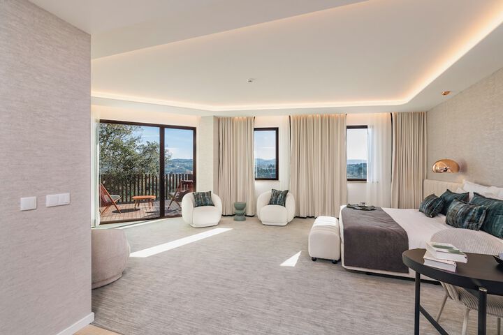 Room 32 of 52
