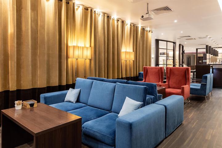 Lounge 185 of 228