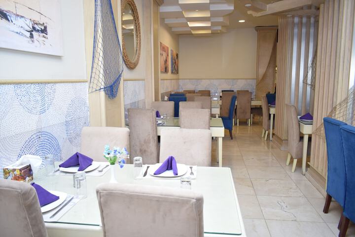 Dining 66 of 100