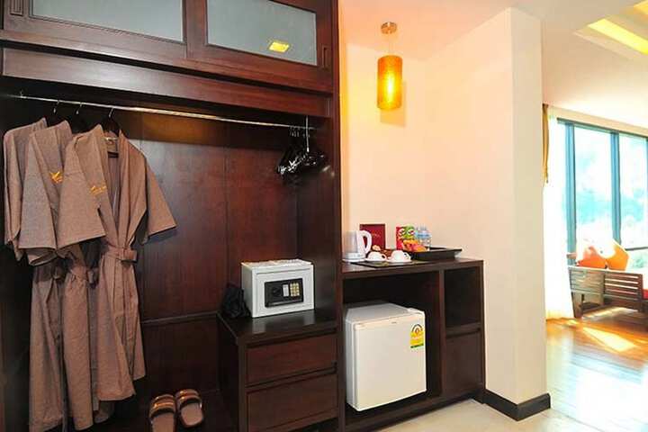 Room 14 of 187